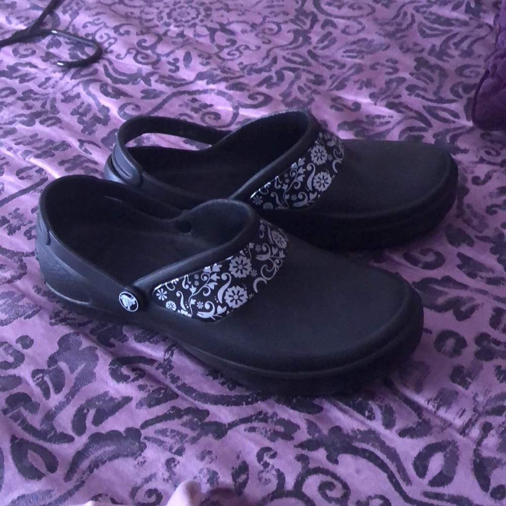 Nursing crocs shoes